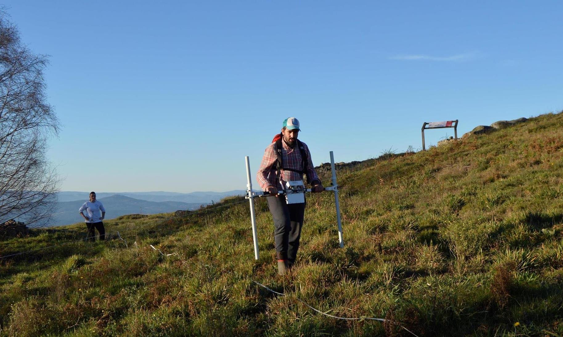 Imaxe de: El CSIC evalúa en Castromao (Ourense) las posibilidades de la prospección geofísica para el estudio de los castros y su entorno