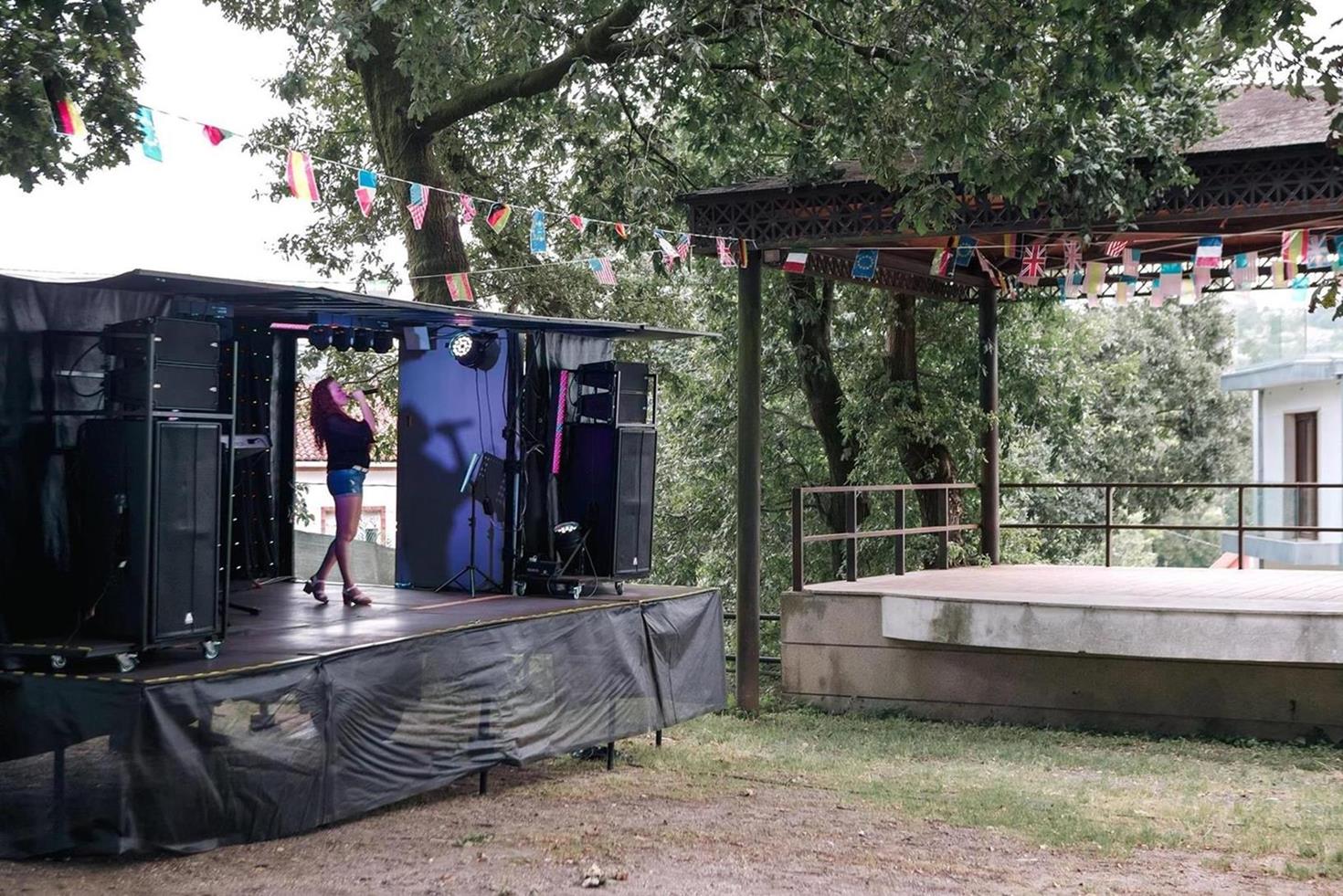 Imaxe de: El valor patrimonial de la verbena y los palcos de música en Galicia